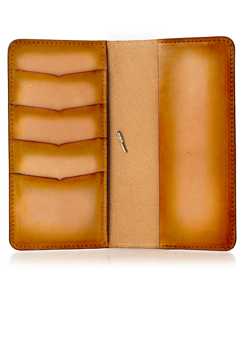 This is an example of what antiquing looks like on an Emma interior. Antiquing is when an artist applies dye to make markings like splatters and cup rings on a leather notebook to make it look older. Or darkening the edges. - ChicSparrow